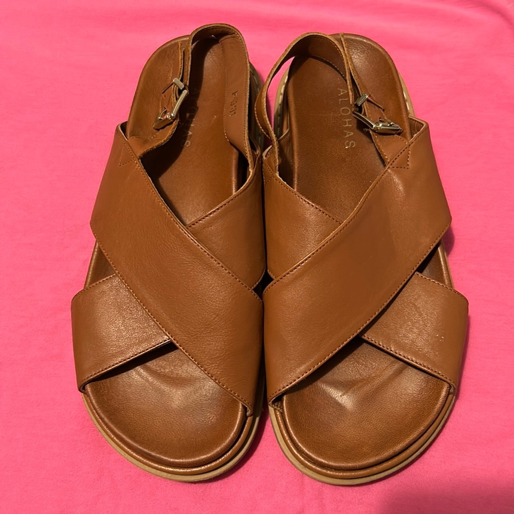 ALOHAS Brown Leather Cross-Strap Sandals